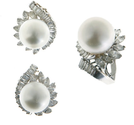 A GROUP OF CULTURED PEARL, DIAMOND AND WHITE GOLD JEWELRY