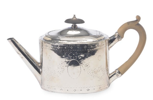 A GEORGE III SILVER TEAPOT WITH HINGED COVER,