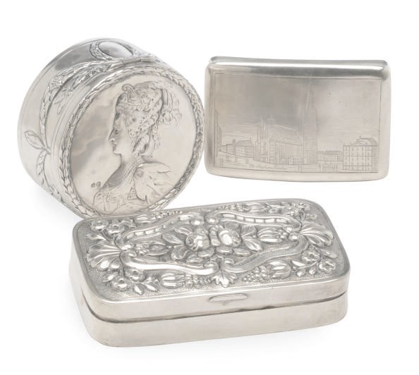 A GROUP OF THREE CONTINENTAL SILVER BOXES WITH HINGED COVERS,