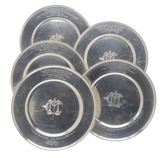 A GROUP OF FIVE AMERICAN SILVER PLACE PLATES,
