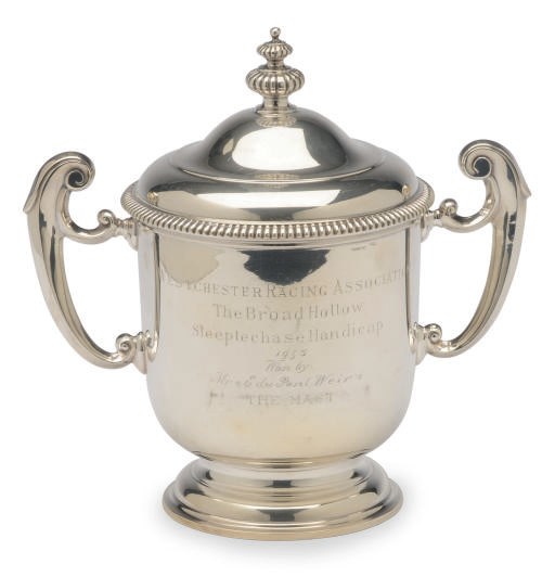 AN AMERICAN SILVER PRESENTATION CUP AND COVER,