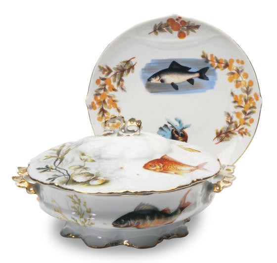 AN ASSEMBLED CONTINENTAL PORCELAIN FISH AND GAME SERVICE,