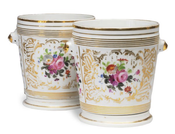 A PAIR OF PARIS PORCELAIN FLOWER POTS AND TWO STANDS,
