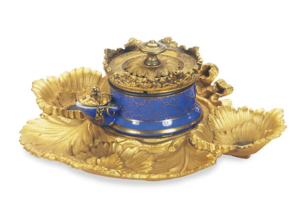 A GILT METAL-MOUNTED FRENCH POWDERED BLUE GROUND INKPOT AND COVER,