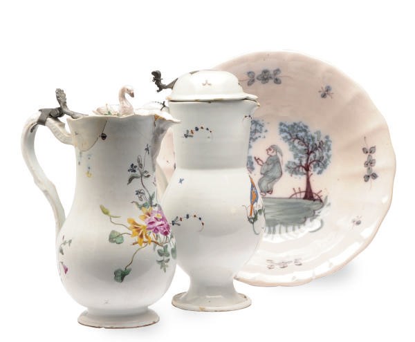 TWO PEWTER-MOUNTED PORCELAIN TANKARDS WITH ASSOCIATED COVERS AND A CONTINENTAL FAIENCE LOBED BOWL,