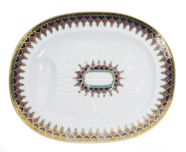 AN ENGLISH REAL IRONSTONE CHINA WELL AND TREE PLATTER,