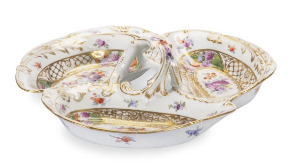 A GERMAN PORCELAIN TREFOIL SWEETMEAT DISH,