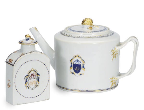 A CHINESE EXPORT PORCELAIN CRESTED PART TEA SERVICE,