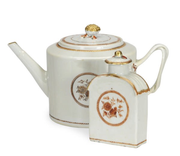 A CHINESE EXPORT PORCELAIN SEPIA AND GILT DECORATED PART TEA SERVICE,