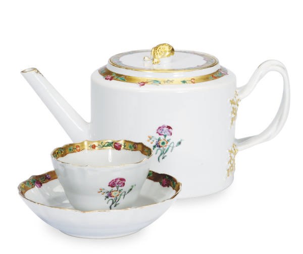 A CHINESE EXPORT FAMILLE ROSE PART TEA SERVICE,