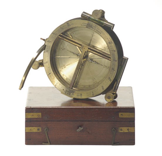 A VICTORIAN CASED SHIP'S COMPASS,