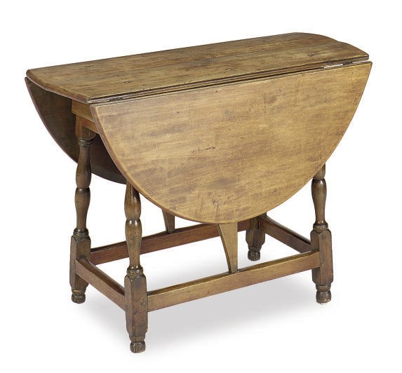 AN AMERICAN WILLIAM AND MARY BUTTERFLY TABLE,