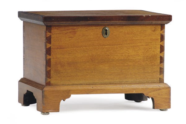 AN AMERICAN WALNUT TABLE BOX,