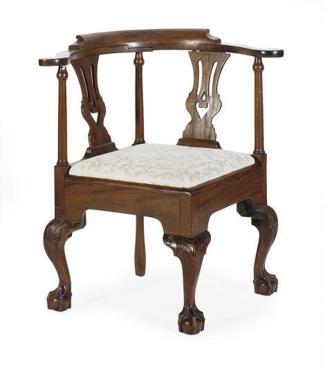 AN AMERICAN CHIPPENDALE MAHOGANY CORNER CHAIR,