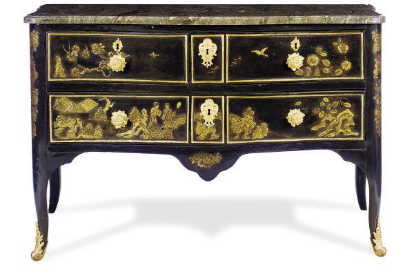 AN EARLY LOUIS XV AUBERGINE AND GILT-LACQUER AND JAPANNED SERPENTINE COMMODE,