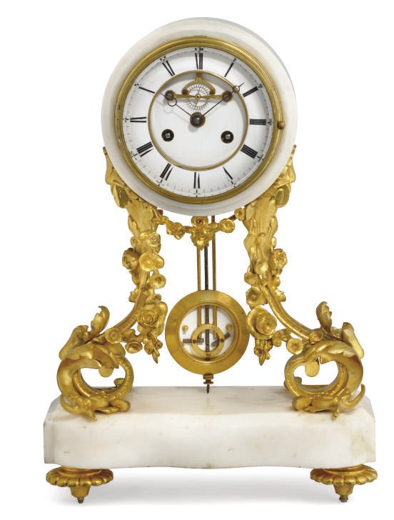 A FRENCH GILT-BRASS MOUNTED STRIKING MANTEL CLOCK