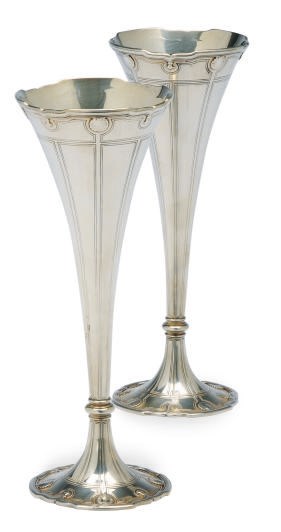 A PAIR OF AMERICAN SILVER BUD VASES,
