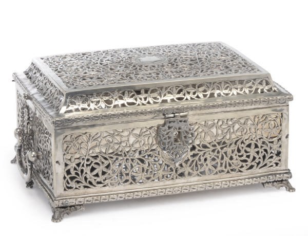 A SILVER RETICULATED TRAVEL TOILETTE CASE,