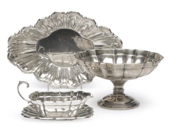 A GROUP OF AMERICAN SILVER SERVING PIECES,