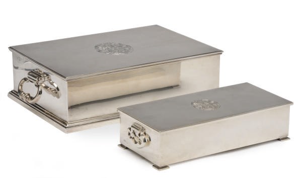 AN ELIZABETH II HUMIDOR WITH HINGED COVER AND A SMALLER CIGARETTE BOX WITH HINGED COVER,