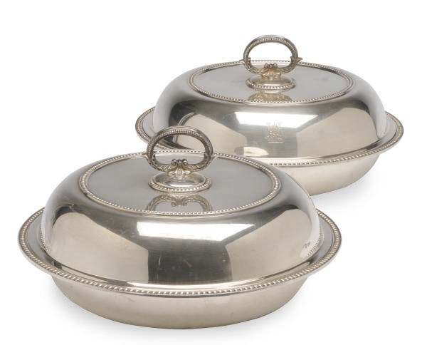 A PAIR OF ELIZABETH II SILVER CIRCULAR VEGETABLE DISHES AND COVERS,