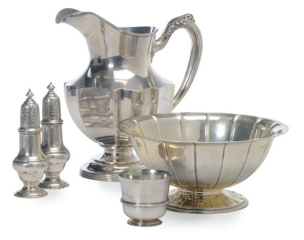 AN AMERICAN SILVER WATER PITCHER AND A GROUP OF AMERICAN SILVER TABLE ARTICLES,