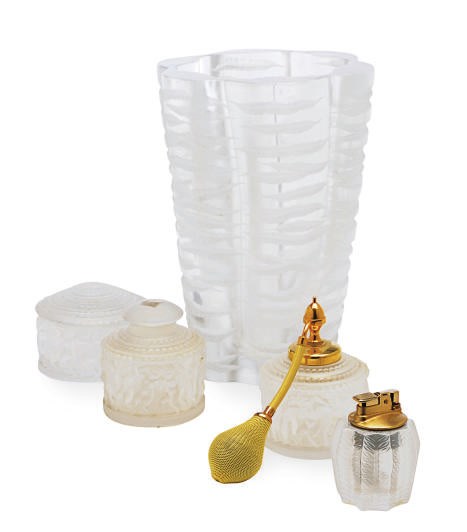 A FRENCH GLASS VASE, AN ATOMIZER AND CIRCULAR BOX AND COVER,