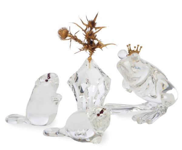 A ROUP FO FOUR AMERICAN GLASS TABLE OBJECTS,