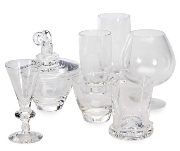 A GROUP OF AMERICAN GLASS DRINKWARE AND TABLE ARTICLES,