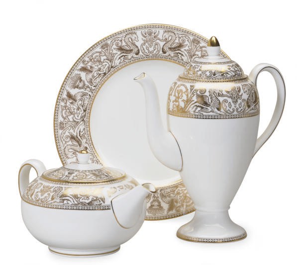 AN EXTENSIVE ENGLISH PORCELAIN PART DINNER SERVICE IN THE 'GOLD FLORENTINE' PATTERN,