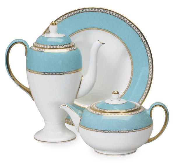 AN ENGLISH TURQUOISE POWDER-GROUND PORCELAIN EXTENSIVE PART DINNER SERVICE,