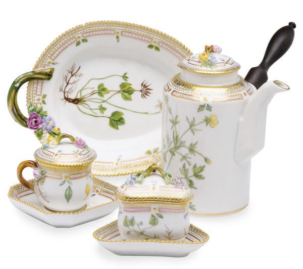 A DANISH PORCELAIN PART DESSERT SERVICE IN THE 'FLORA DANICA' PATTERN,