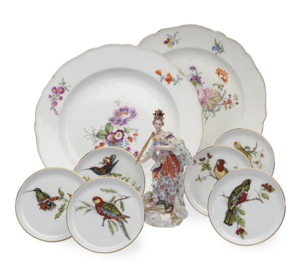 TWO GERMAN PORCELAIN PLATES DEUTSCHE BLUMEN-DECORATED PLATES,