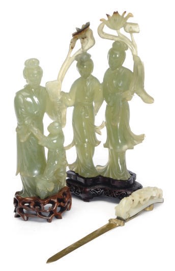 A GROUP OF CHINESE HARDSTONE TABLE ARTICLES,