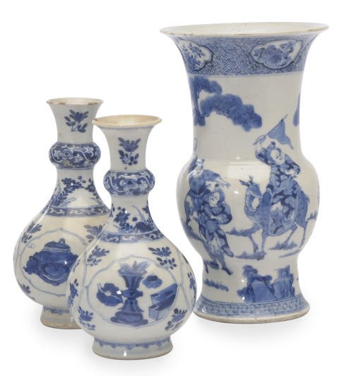 A PAIR OF CHINESE BLUE AND WHITE PORCELAIN GARLIC-HEAD BOTTLE VASES AND A SMALL BALUSTER VASE,