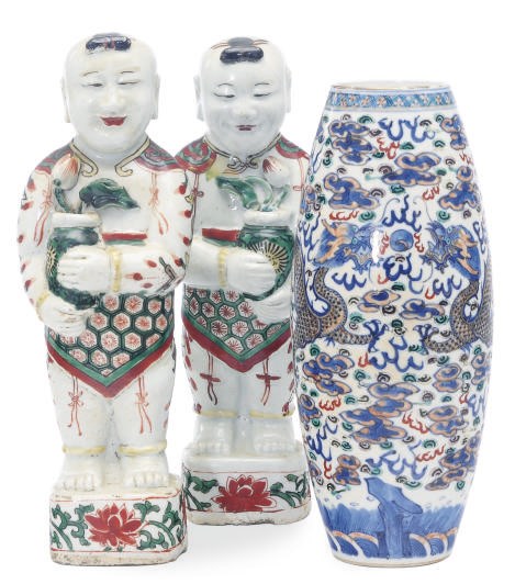 A PAIR OF CHINESE PORCELAIN FAMILLE VERTE MODELS OF BOYS HOLDING VASES,