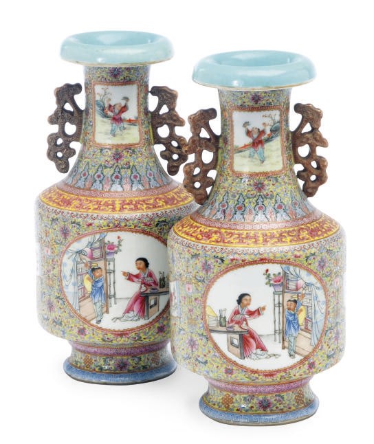 A PAIR OF CHINESE PORCELAIN FAMILLE ROSE VASES,