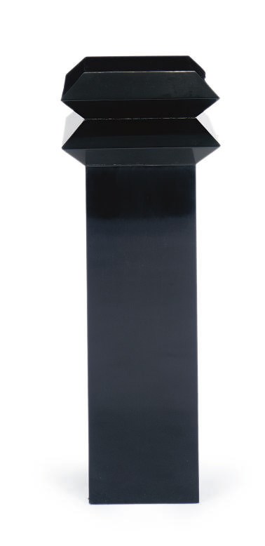 AN EBONIZED SIDE TABLE AND PEDESTAL,