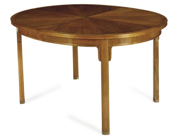 A BRASS-MOUNTED WALNUT EXTENDING DINING TABLE,