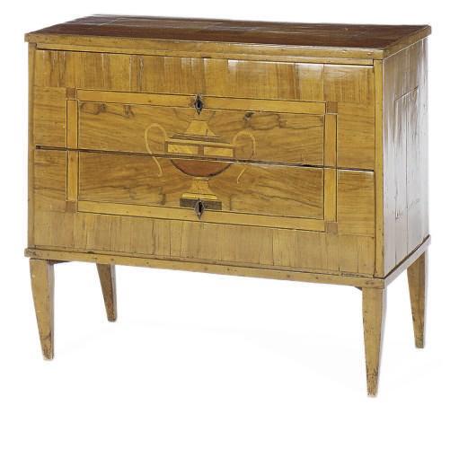 A SOUTH GERMAN WALNUT COMMODE,