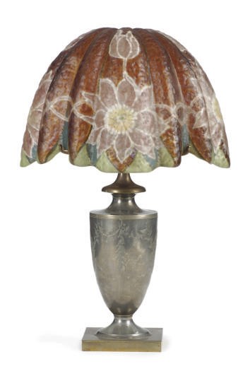 A BRASS AND REVERSE PAINTED GLASS TABLE LAMP,