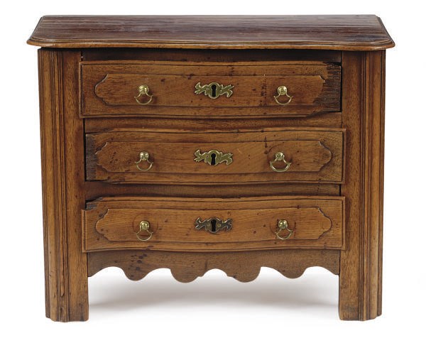 A FRENCH WALNUT MINIATURE SERPENTINE COMMODE,