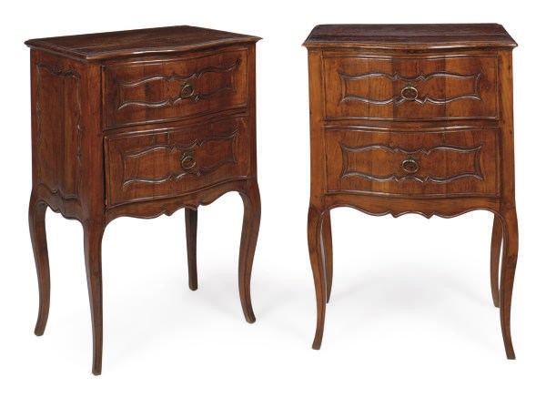 A PAIR OF ITALIAN WALNUT AND BEECH SERPENTINE COMMODINOS,