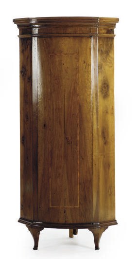 AN ITALIAN WALNUT CORNER CABINET,