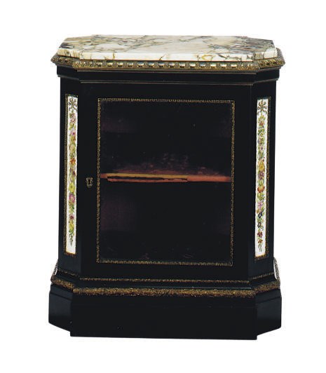 A CONTINENTAL GILT-METAL MOUNTED EBONIZED VITRINE SIDE CABINET,