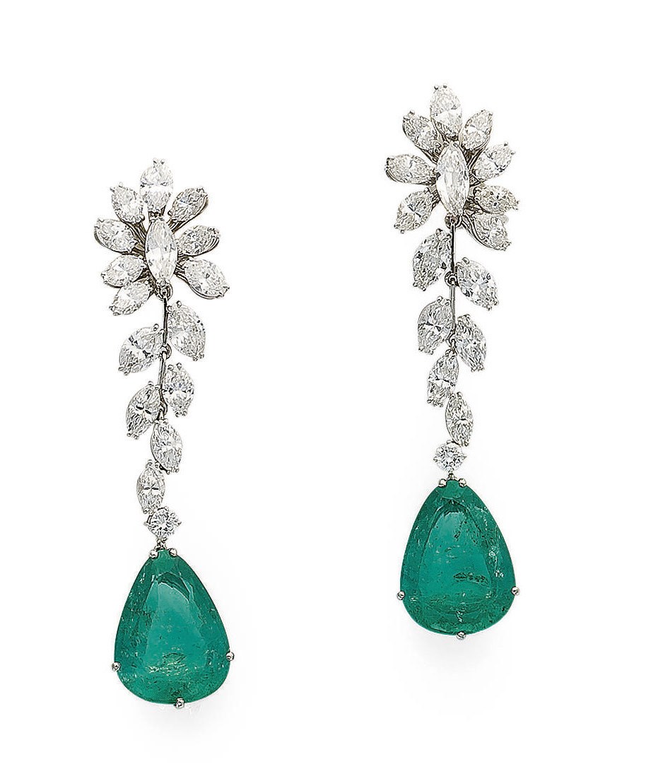 PAIRE DE PENDANTS D'OREILLES EMERAUDES ET DIAMANTS