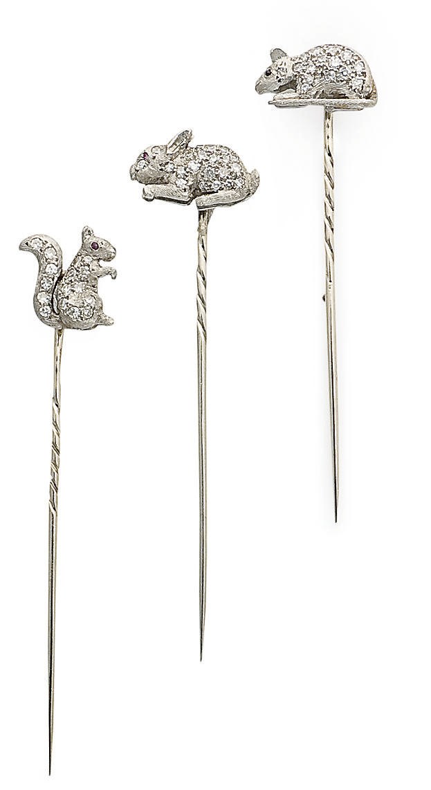 TROIS EPINGLES A CRAVATE RUBIS ET DIAMANTS
