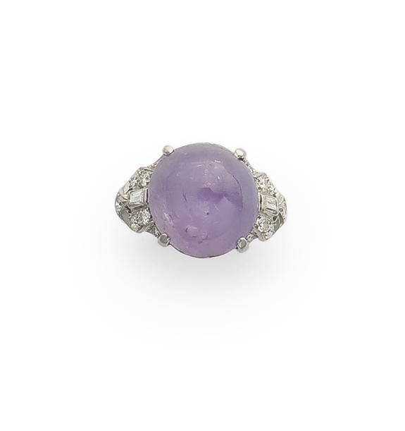 BAGUE ART DECO SAPHIR DE COULEUR ET DIAMANTS