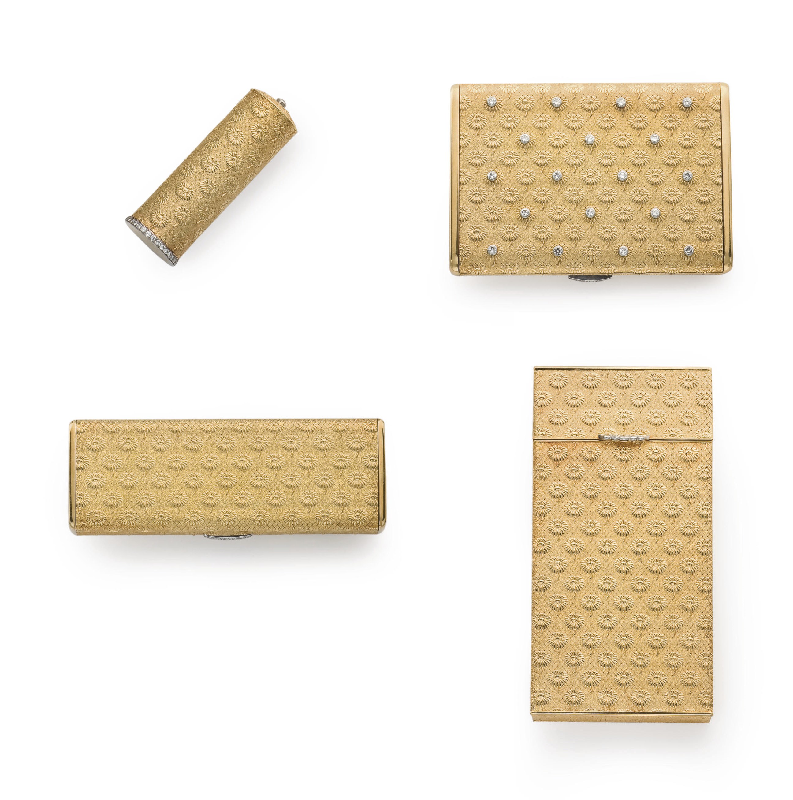 ENSEMBLE POUDRIER, ETUI A CIGARETTES, BOITE ET TUBE A ROUGE A LEVRES EN OR, PAR BOUCHERON