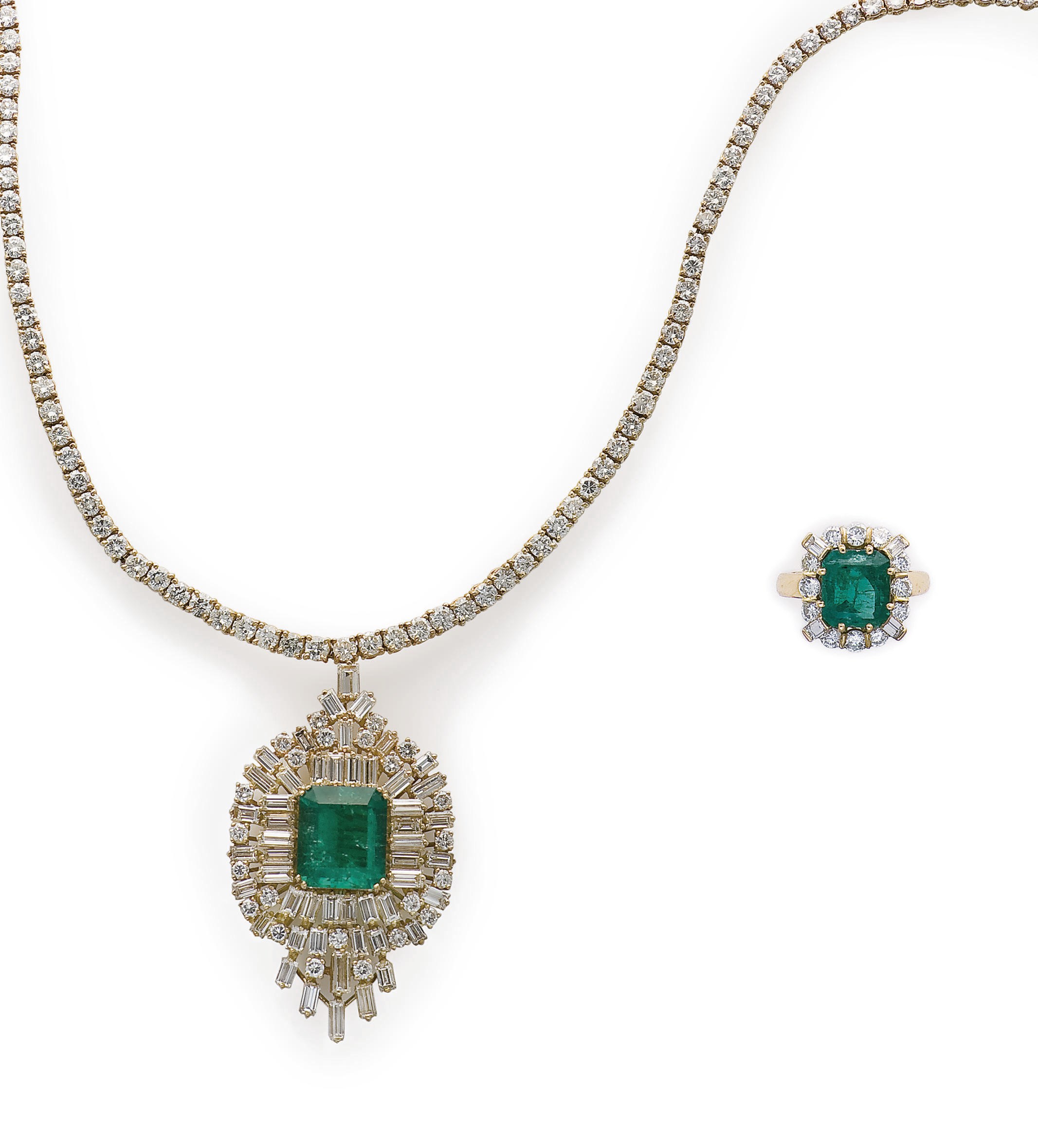BAGUE EMERAUDE ET DIAMANTS, PAR DUBAIL ET DEMI-PARURE EMERAUDES ET DIAMANTS